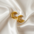 حلق Hoop ذهبي عريض – تصميم C مفتوح