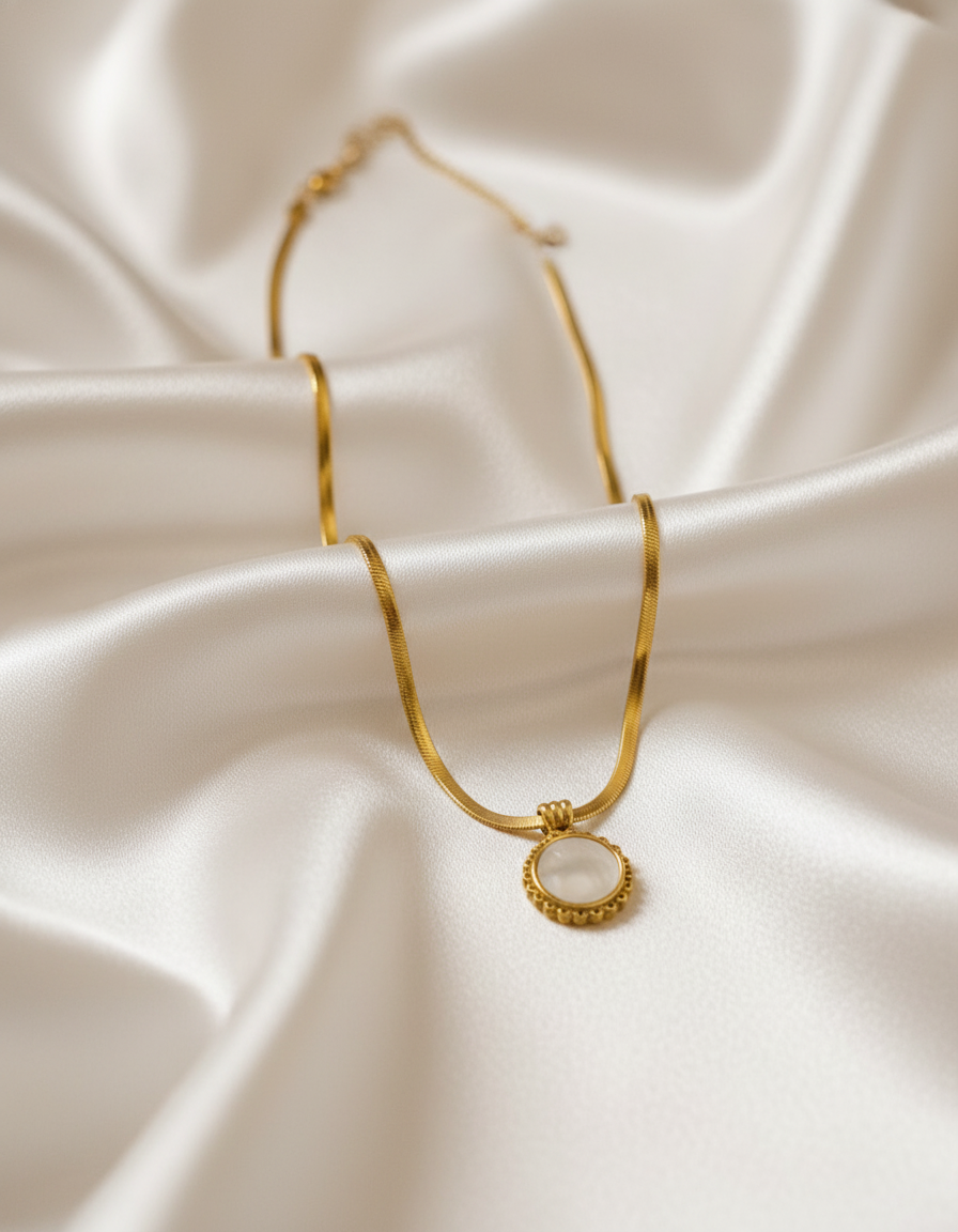 سلسلة حجر القمر الذهبية – دلاية حجر أبيض دائرية 