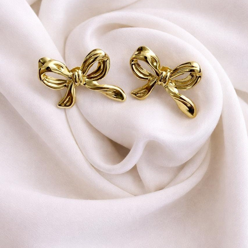 Gold bow stud earrings 3D ribbon design - Bunniwear